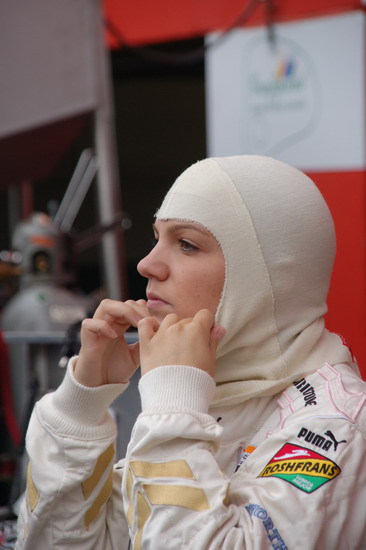 Katherine  Legge, Zolder