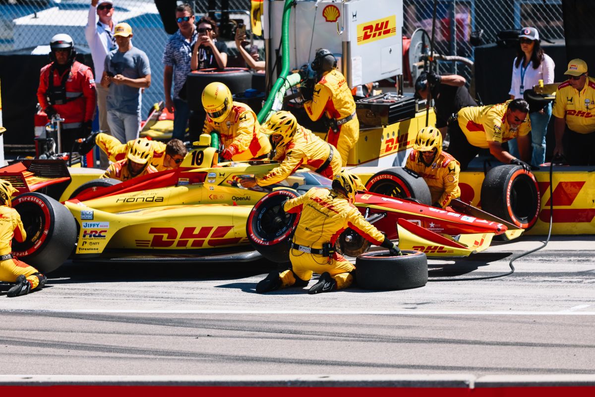 Alex Palou in de pits van Laguna Seca