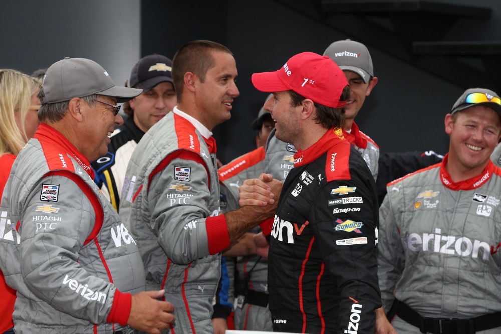 Will Power bedankt zijn crew na de Honda Indy Toronto