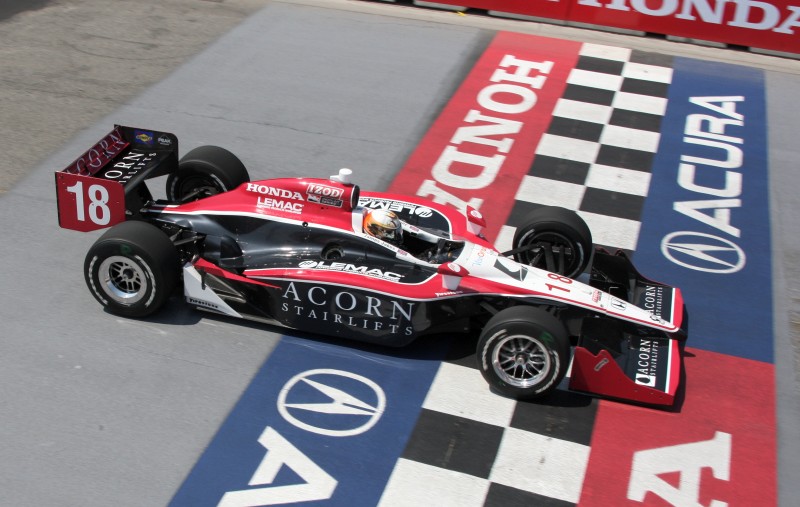 James Jakes gaat over de start/finish van Toronto