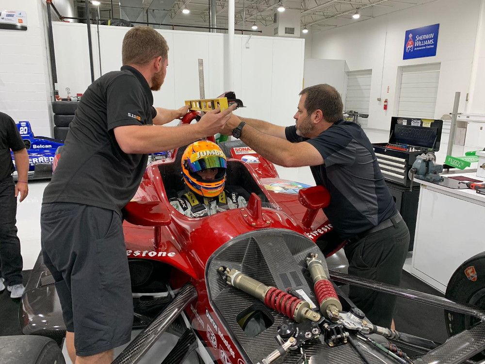 Rinus VeeKay past een stoeltje bij Ed Carpenter Racing