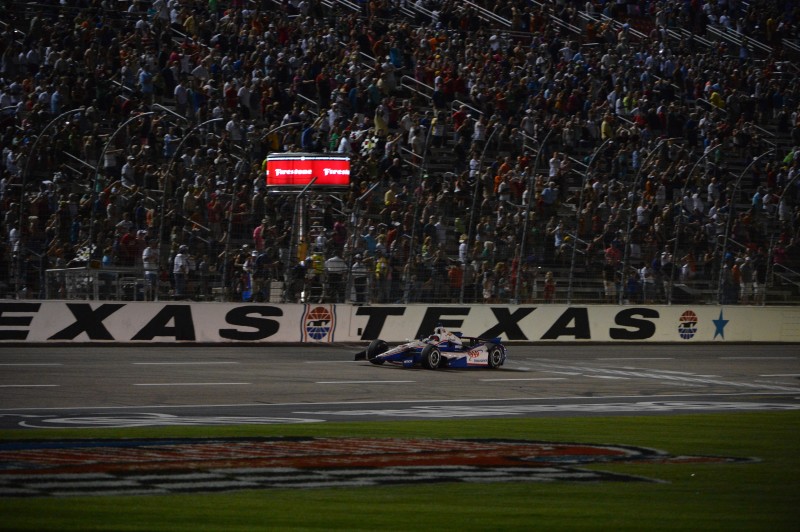 Helio Castroneves wint op de Texas Speedway
