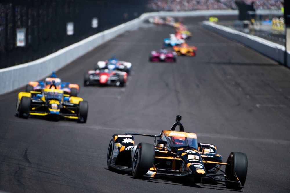 Rinus VeeKay leidt de Indianapolis 500