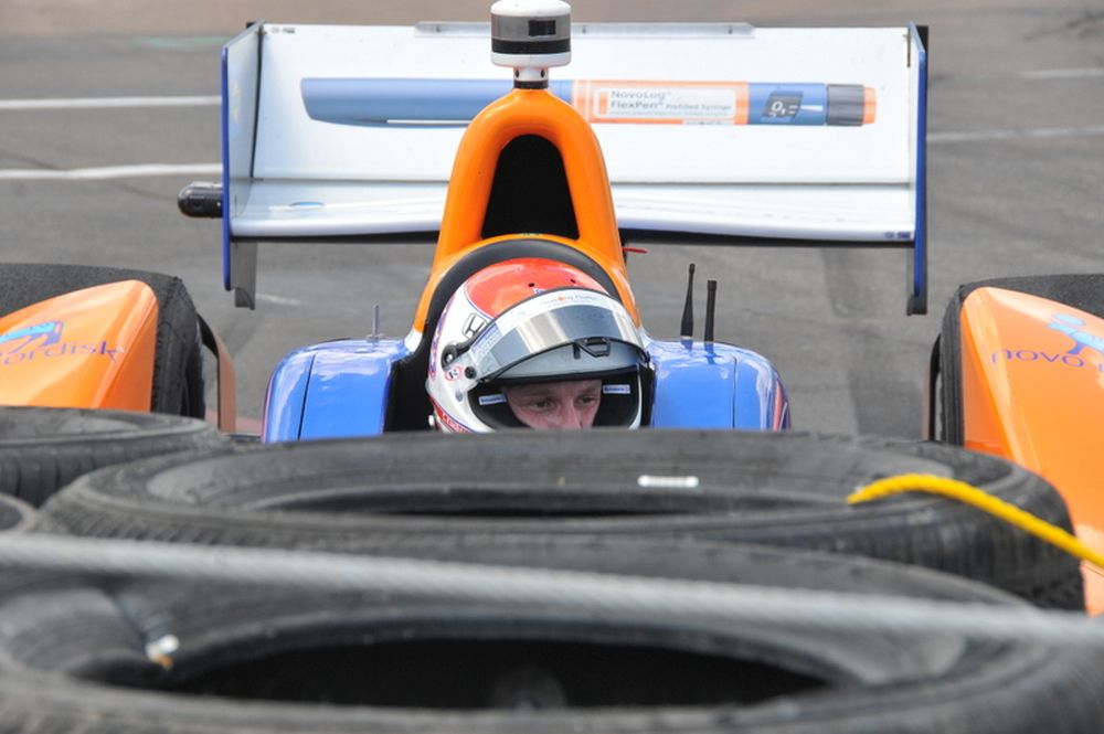 Charlie  Kimball ends session in tires, St. Petersburg