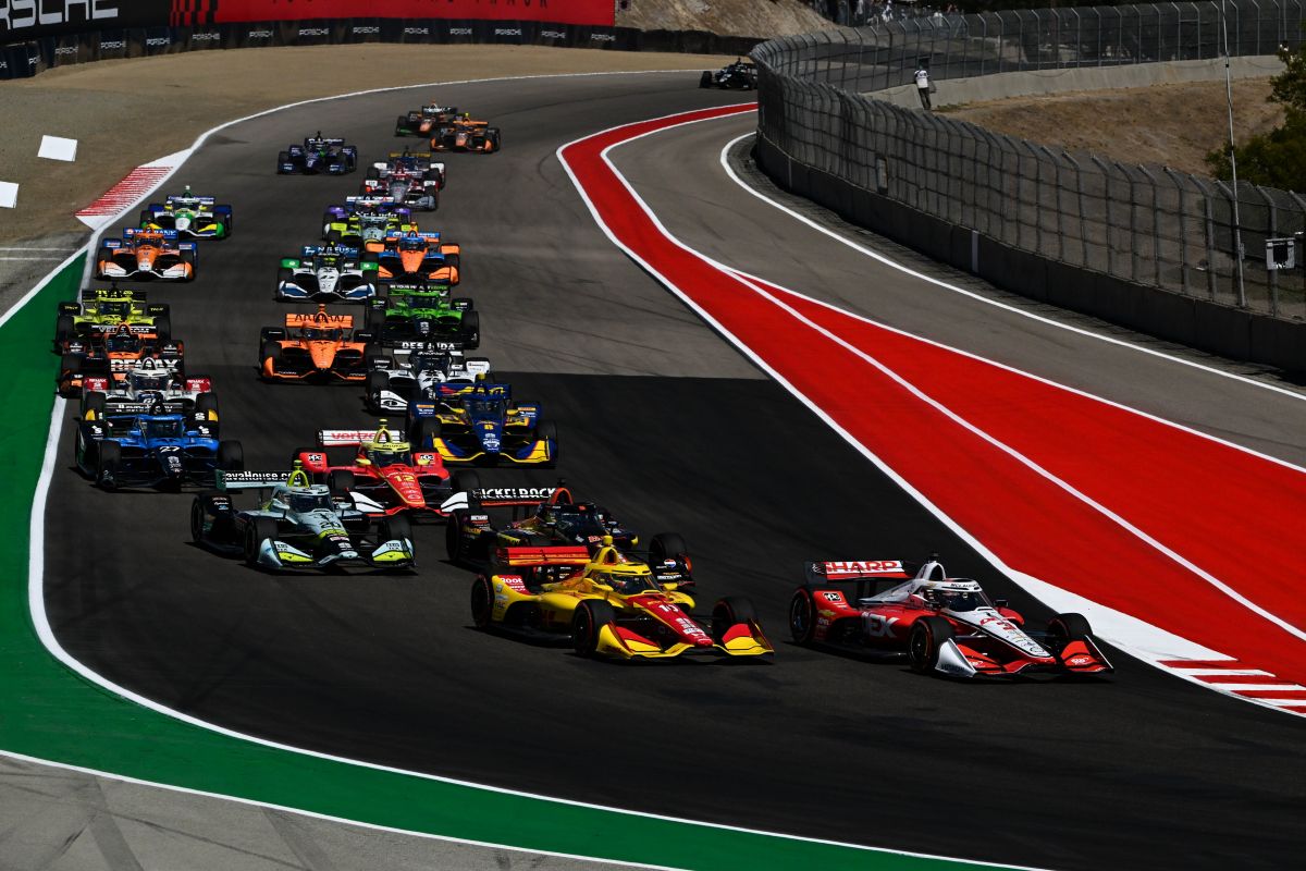 Scott McLaughlin leidt de start op Laguna Seca