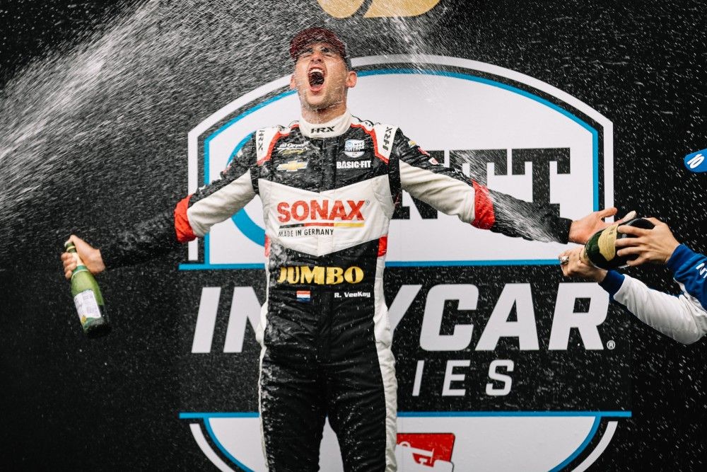 Rinus VeeKay viert zijn overwinning op de Indianapolis Motor Speedway