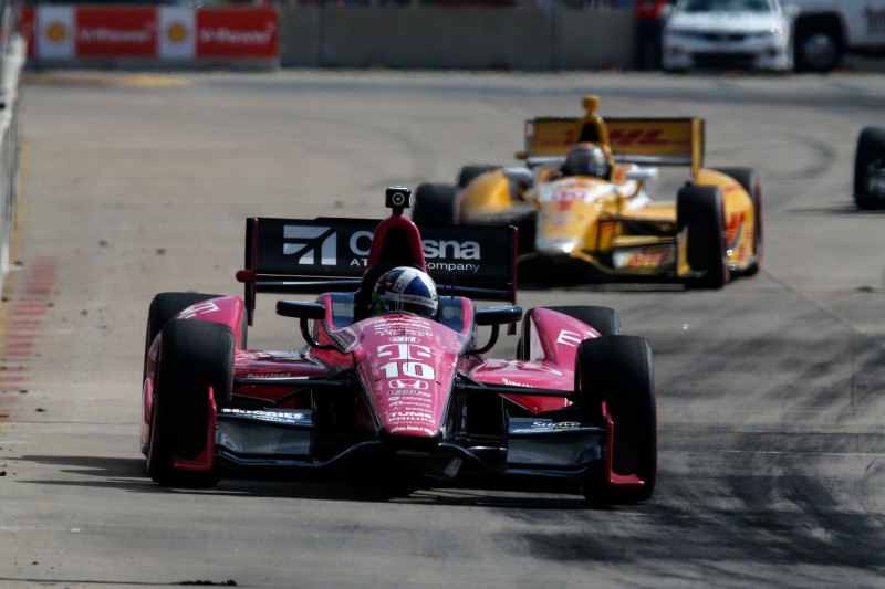 Dario Franchitti voor Ryan Hunter-Reay in Houston